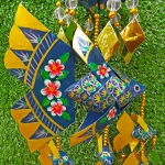 ปลาตะเพียนเส้นพลาสติกสานเขียนสี (ชุดขนาดเล็กสีน้ำเงิน)