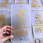 ป้ายเลขห้องแนวตั้งอะคริลิคฝ้าโปร่ง สวย สไตล์โมเดิร์นหรูหรา มินิมอล