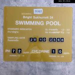 ป้ายบอกค่าสระว่ายน้ำ ป้ายค่าคลอรีน ค่าเกลือ ป้ายอะคริลิคติดสติ๊กเกอร์ สีเหลือง สไตล์โมเดิร์น มินิมอล มูจิ