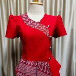 เสื้อผ้าไทยสีกรมท่า เสื้อผ้าฝ้ายสีกรมท่า เสื้อทำงานผ้าไทย เสื้อผ้าฝ้าย แต่งกุ้นสีครีมปักดอกไม้ แดง XXL