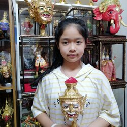 เศียรครู พ่อแก่ ขนาด 5 นิ้ว งานเรซิ่นพร้อมฐานทอง