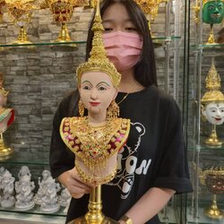 หุ่นนางสีดา พร้อมขาตั้งทอง