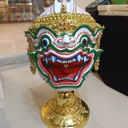 หนุมาน ขนาดสวมหัว พร้อมฐานไม้สีแดง