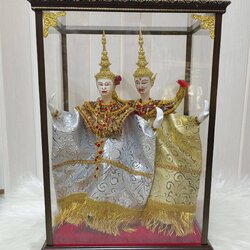 หุ่นกระบอก คู่ พระ นาง ขนาด 30 ซม. พร้อมตู้กระจกลายไทย
