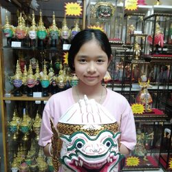 หัวโขน หนุมาน สำหรับเด็ก พร้อมขาตั้งโชว์สีแดง