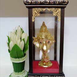 เศียรพระพิฆเศ พร้อมตู้กระจกลายไทย