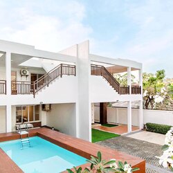 HR15072 บ้านพักติดทะเล The White Beach Villa Pranburi