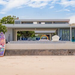 HR15049 บ้านพักติดทะเล The Breezy Beach Pool Villa Cha Am