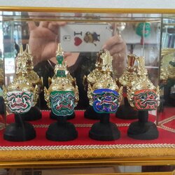 หัวโขนจิ๋ว 4 หัว จัดเป็นเซ็ท พร้อมใส่ตู้โชว์ 1 ตู้