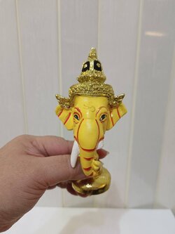 พระพิฆเนศ ขนาดจิ๋ว ขนาดตั้งหน้ารถ พร้อมฐานปิดทอง (สีเหลือง)