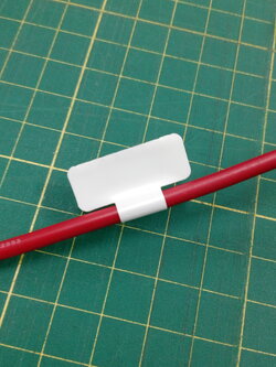 สติ๊กเกอร์มาร์คสายไฟ แบบธง 25mm x 10mm หางสั้น เบอร์มาร์คสายไฟ CABLE MARKER