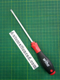 ไขควงแบน 5.5mm. x 125 mm. WIHA ด้ามแดงดำ ใช้ขัน CIRCUIT BREAKER ขนาดกลาง