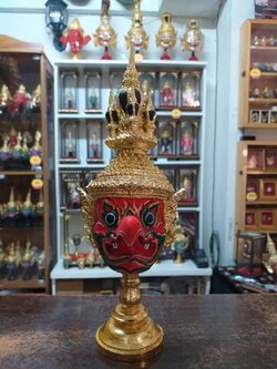 ครุฑ (สีแดง) ขนาดกลาง เรซิ่นปิดทอง พร้อมฐานปิดทอง