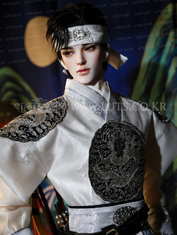 GYEONU Crown Prince White