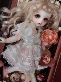 Gem Of Doll Mona 1/8