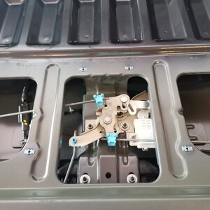 งานติดตั้งชุดล็อคฝาท้ายไฟฟ้าไม่ตัดต่อสายไฟ ตรงรุ่น Ford Ranger Next gen 2022