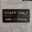 ป้ายเฉพาะพนักงาน ป้าย Staff only ป้ายอะคริลิคพื้นดำ ป้ายสวย ทนทาน สไตล์โมเดิร์น มินิมอล