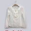 เสื้อทำงานชีฟองเกาหลีคอกลมปาดแต่งระบายเป็นพู่พร้อมเข็มกลัด เสื้อชีฟองสีขาวแขนยาวเกาหลีสวยพร้อมส่ง
